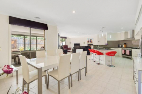 6 Lorikeet Lane
